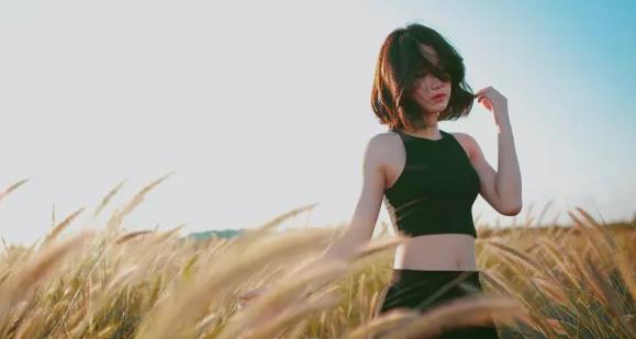 抖音VS快手:服饰主播的直播间,都藏着什么样的运营秘密?